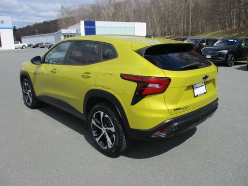 Certified 2024 Chevrolet Trax RS w/ Driver Confidence Package FWD image 7