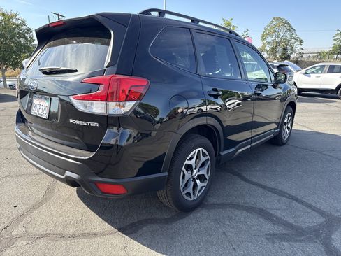 Used 2023 Subaru Forester Premium AWD/4WD image 5
