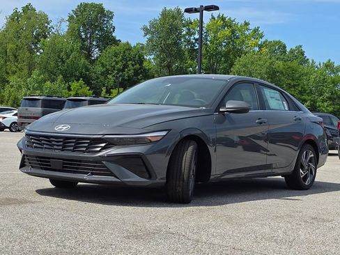 New 2026 Hyundai Elantra Limited FWD image 15
