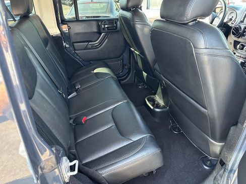 Used 2017 Jeep Wrangler Unlimited Sahara AWD/4WD image 19