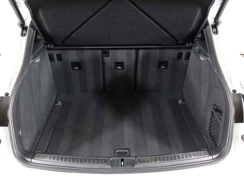 Used 2025 Porsche Macan image 21