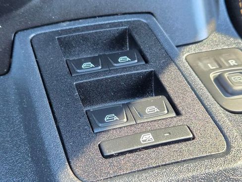 Used 2023 Ford Bronco Badlands image 13