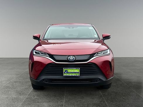 Used 2023 Toyota Venza LE image 2