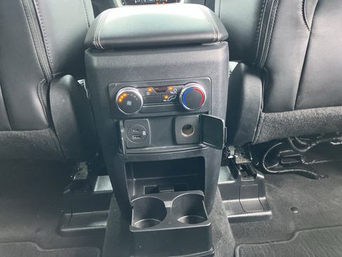 Used 2022 Ford Explorer XLT w/ Equipment Group 202A AWD/4WD image 35