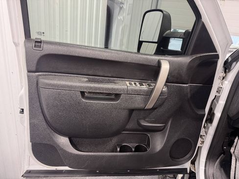 Used 2011 Chevrolet Silverado 2500 LT AWD/4WD image 6