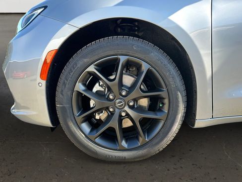 New 2026 Chrysler Pacifica Select w/ S Appearance Package image 10