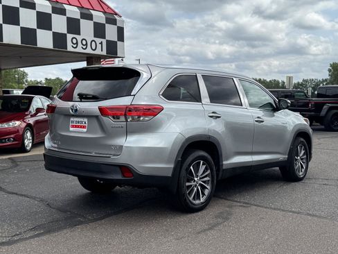 Used 2019 Toyota Highlander XLE AWD/4WD image 7