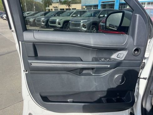 Used 2022 Ford Expedition XLT image 12