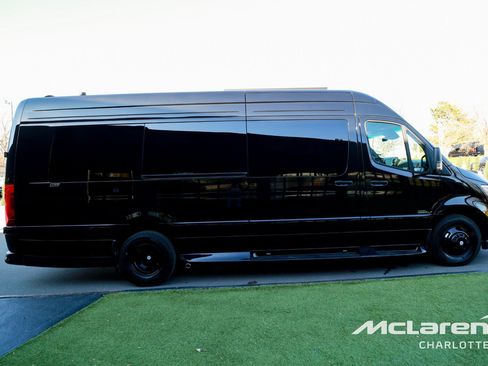 Used 2024 Mercedes-Benz Sprinter 3500 image 9