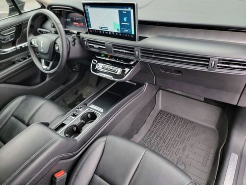 Certified 2024 Lincoln Corsair AWD w/ Equipment Group 101A image 25