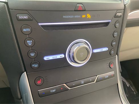 Used 2019 Ford Edge Titanium image 34