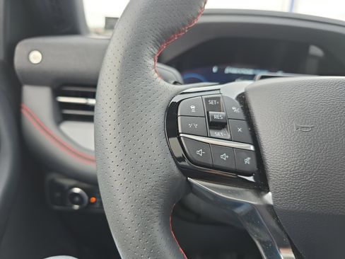 Used 2025 Ford Explorer ST image 21