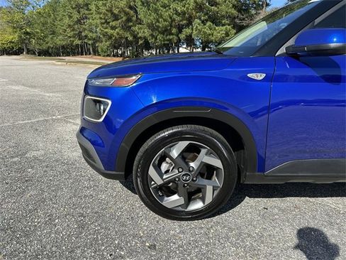 Used 2024 Hyundai Venue Limited image 10