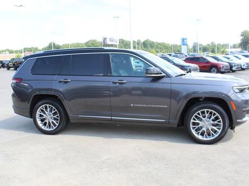 Used 2023 Jeep Grand Cherokee L Summit w/ Luxury Tech Group V AWD/4WD image 11