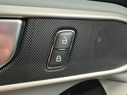 Used 2023 Ford Explorer XLT w/ Equipment Group 202A image 27