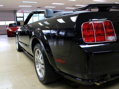 Used 2005 Ford Mustang GT image 25