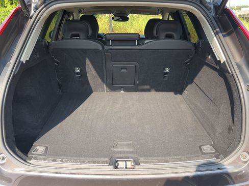 Used 2024 Volvo XC60 B5 Plus AWD/4WD image 6