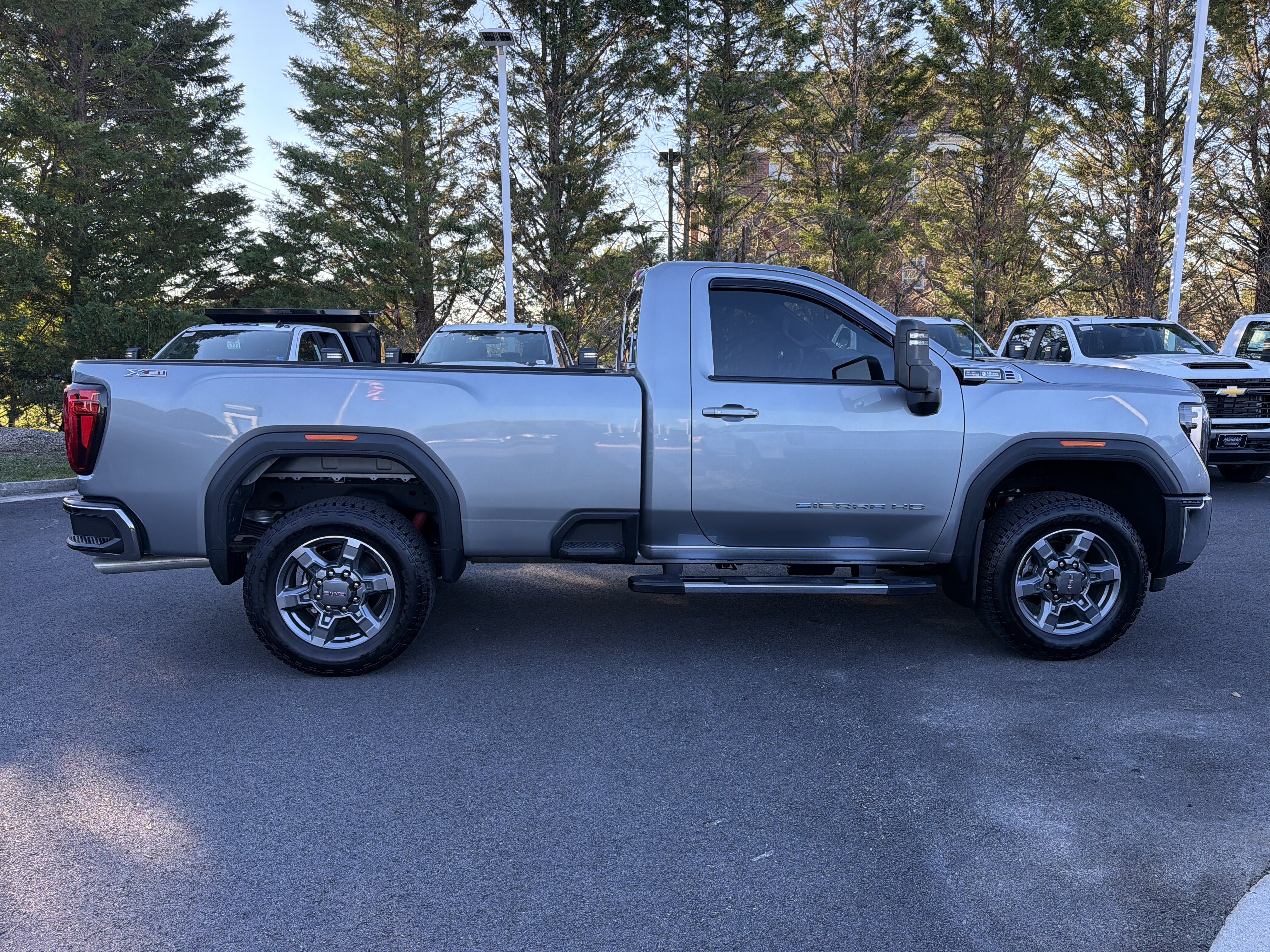 Used 2025 GMC Sierra 2500 SLE AWD/4WD image 11