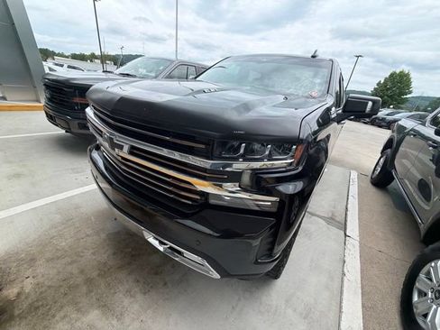 Used 2020 Chevrolet Silverado 1500 High Country w/ Technology Package AWD/4WD image 3