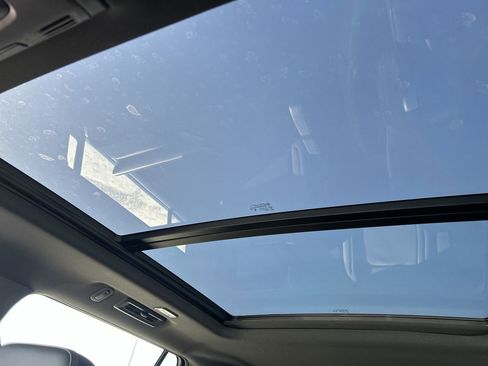 Used 2024 GMC Yukon XL Denali w/ Advanced Technology Package image 30