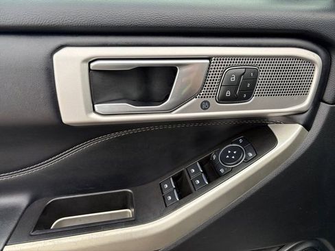 Used 2021 Ford Explorer Limited w/ Equipment Group 301A image 4