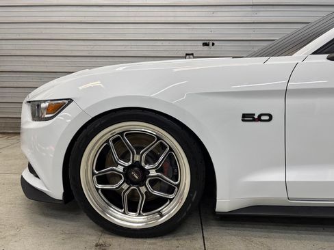 Used 2017 Ford Mustang GT Premium w/ GT Performance Package RWD image 4