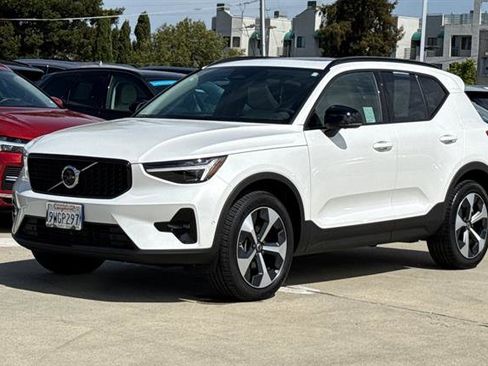 Used 2026 Volvo XC40 B5 Plus w/ Protection Package Premier AWD/4WD image 7