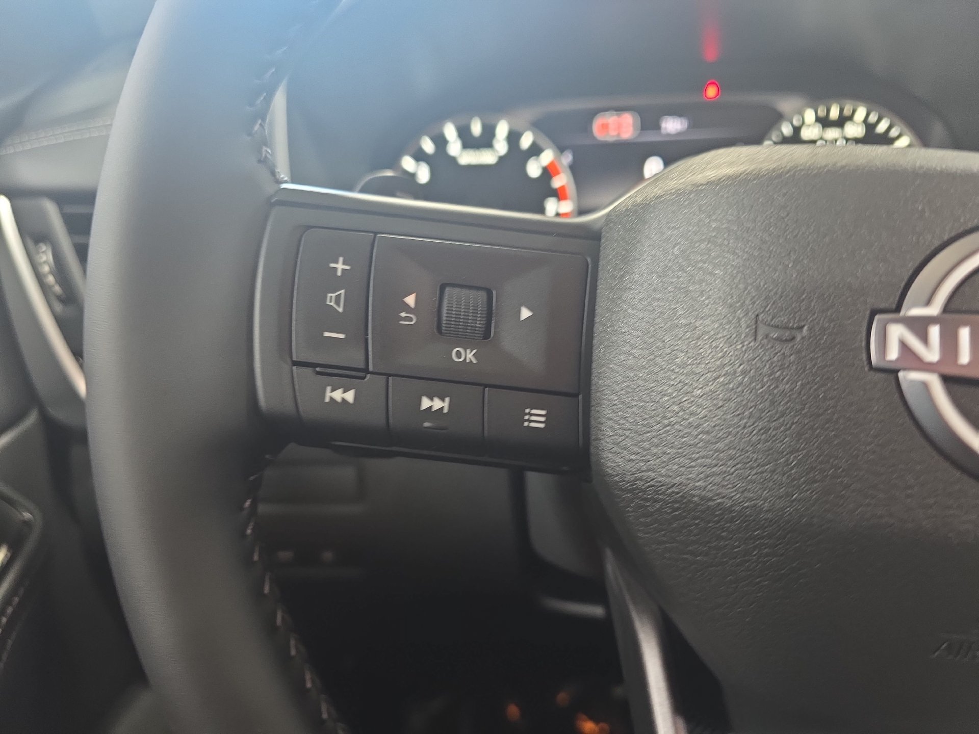 New 2026 Nissan Rogue SV AWD/4WD image 17