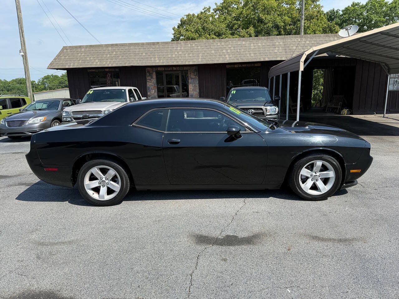 Used 2013 Dodge Challenger SXT RWD image 2