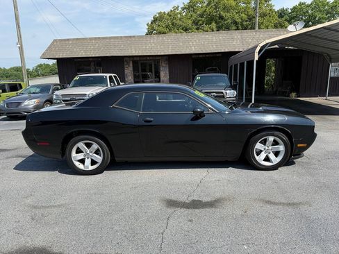 Used 2013 Dodge Challenger SXT RWD image 2