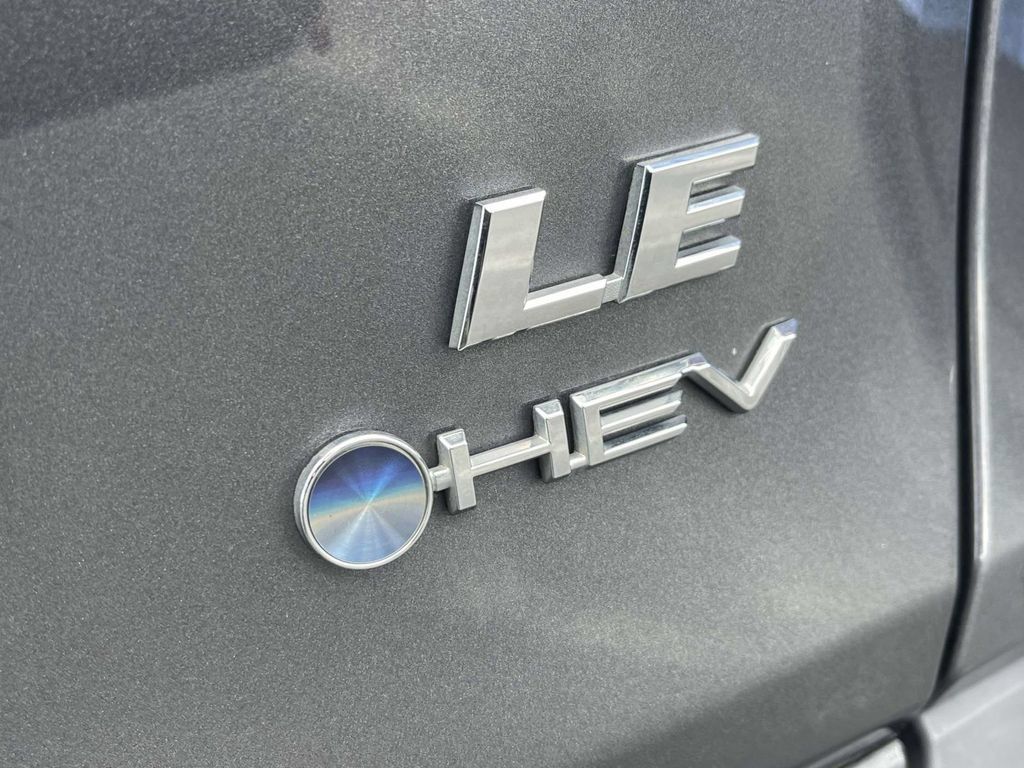 Used 2025 Toyota RAV4 LE AWD/4WD image 11