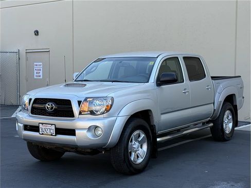 Used 2011 Toyota Tacoma PreRunner w/ TRD Sport Pkg w/JBL Audio RWD image 2