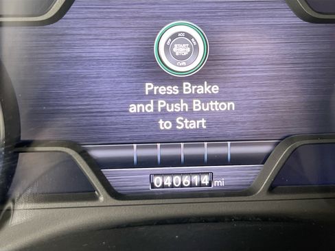 Used 2022 RAM 1500 Laramie AWD/4WD image 12