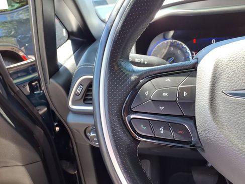 Used 2021 Chrysler Pacifica Limited w/ Uconnect Theater Family Group AWD/4WD image 13