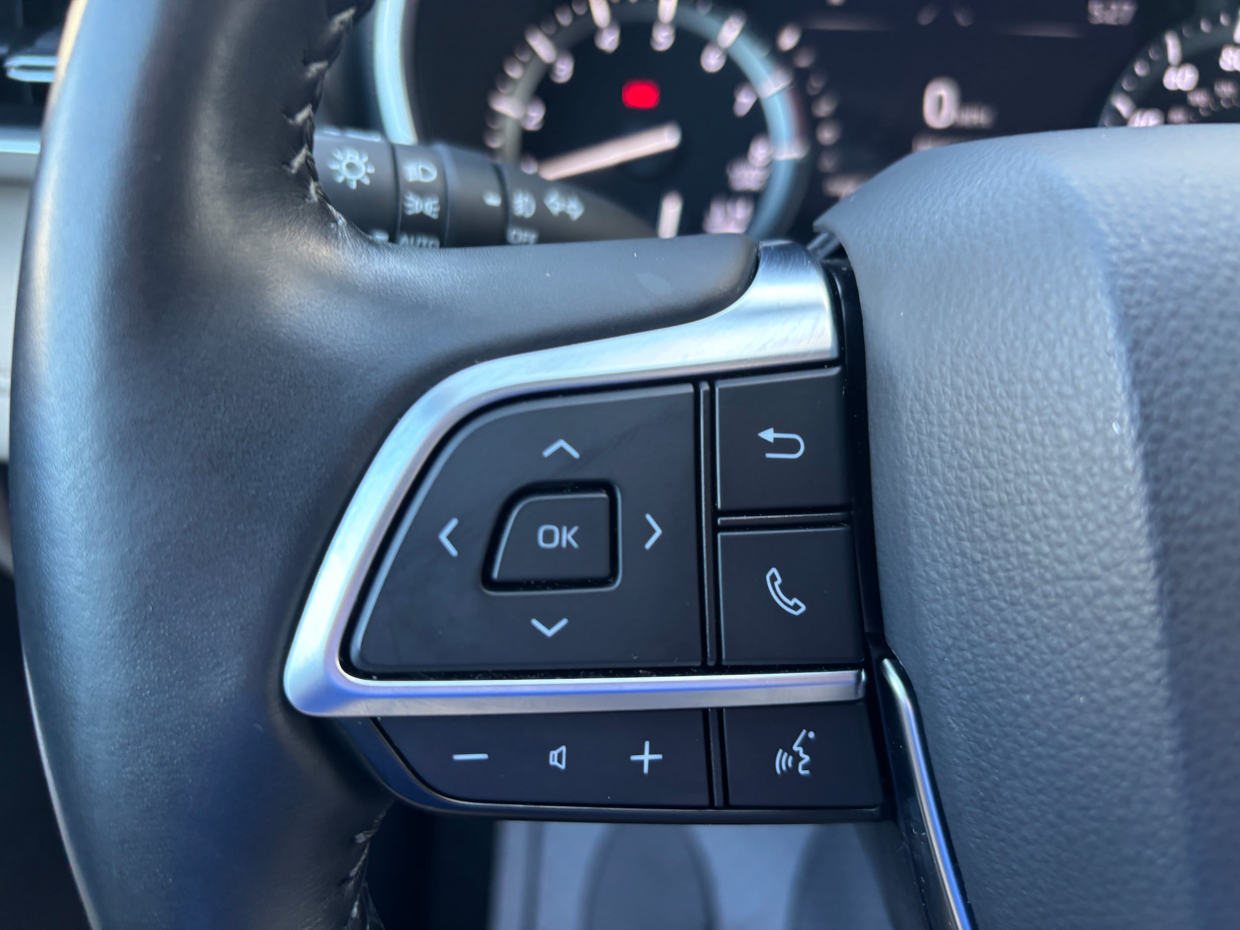 Used 2021 Toyota Highlander XLE FWD image 19