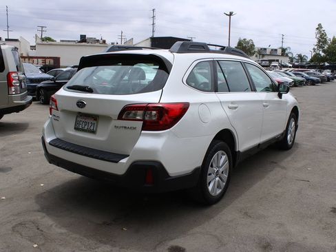 Used 2018 Subaru Outback 2.5i AWD/4WD image 7
