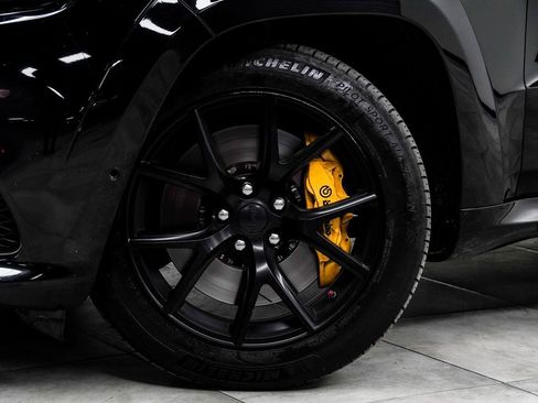 Used 2018 Jeep Grand Cherokee Trackhawk image 3