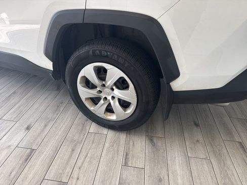 Used 2023 Toyota RAV4 LE AWD/4WD image 5