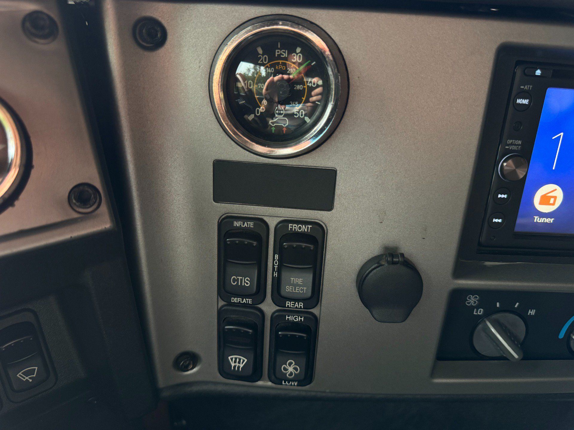 Used 2004 HUMMER H1 4-Door Open Top AWD/4WD image 53