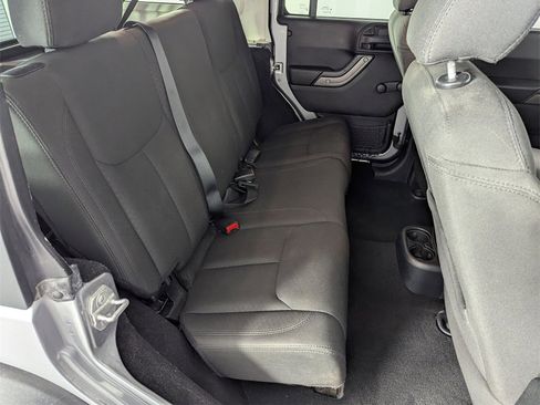 Used 2015 Jeep Wrangler Unlimited Willys image 28
