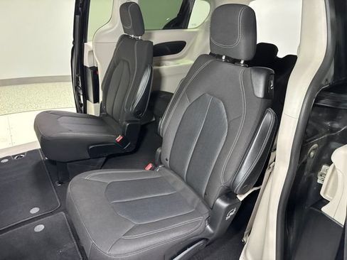 Used 2020 Chrysler Voyager LX FWD image 26