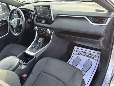 Used 2022 Toyota RAV4 SE w/ Convenience Package image 29