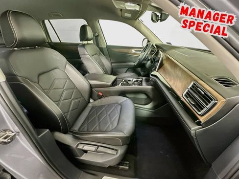 Used 2025 Volkswagen Atlas SE FWD image 27