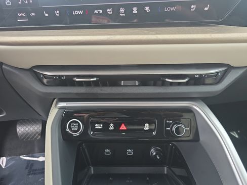 Used 2025 Audi Q5 Premium Plus w/ Premium Plus AWD/4WD image 18