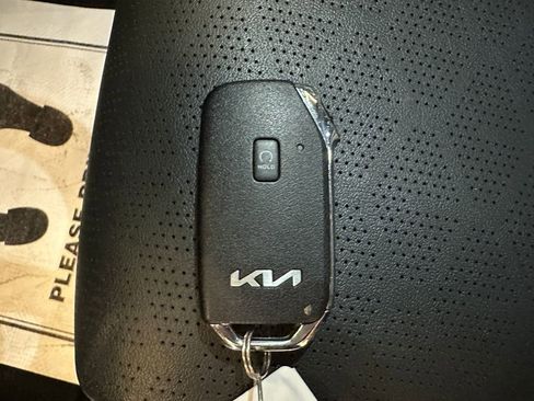 Used 2024 Kia Seltos SX w/ SX Sunroof Package AWD/4WD image 17