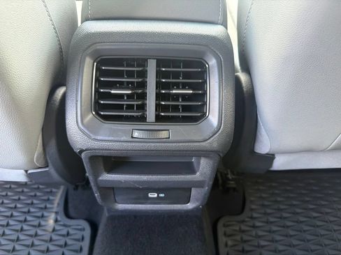 Used 2023 Volkswagen Taos SE FWD image 25