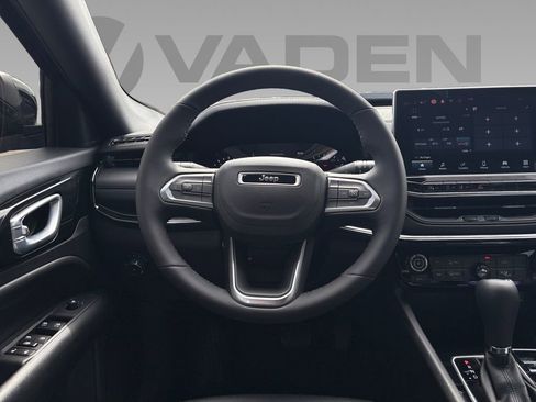 Used 2026 Jeep Compass Latitude image 10