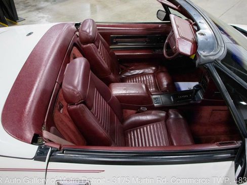 Used 1990 Buick Reatta Base 2dr Convertible image 15