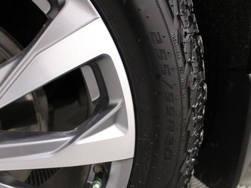 Used 2023 Chevrolet Traverse Premier w/ LPO, Floor Liner Package image 39