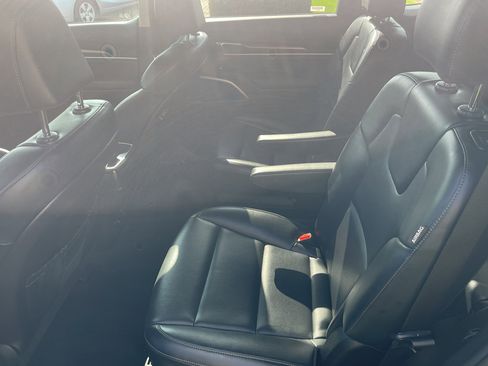 Used 2025 Kia Telluride S image 27